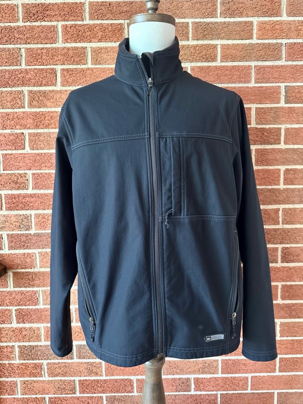REI Men's Black Softshell Jacket Full Zipper Outdoor Utility Performance, XL
